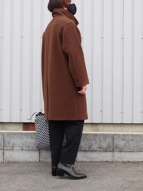 TPOは押さえつつおしゃれに見せてくれるブラウンのコートスタイル