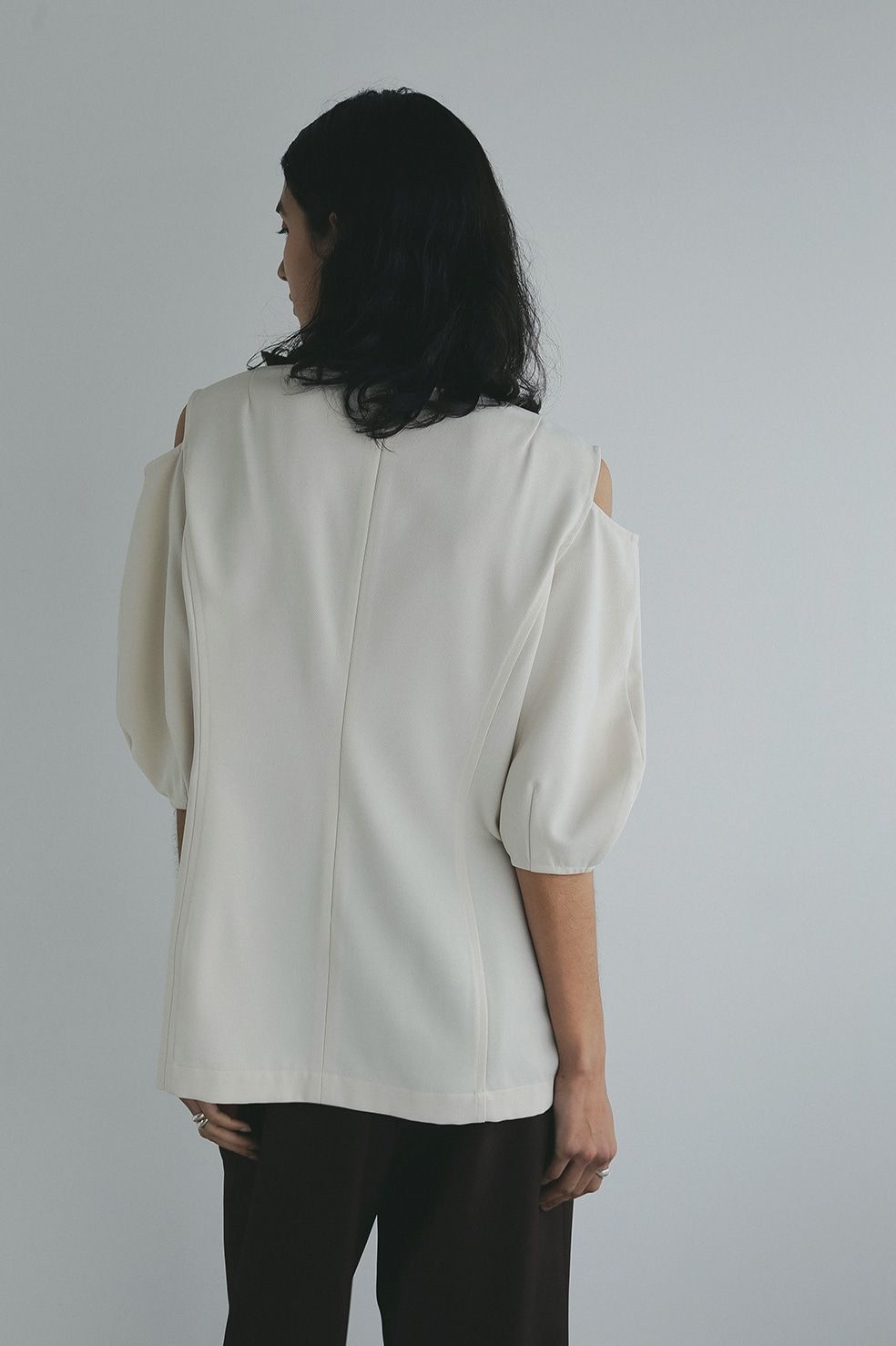 スラッシュショルダートップス - SLASH SHOULDER TOPS - IVORY