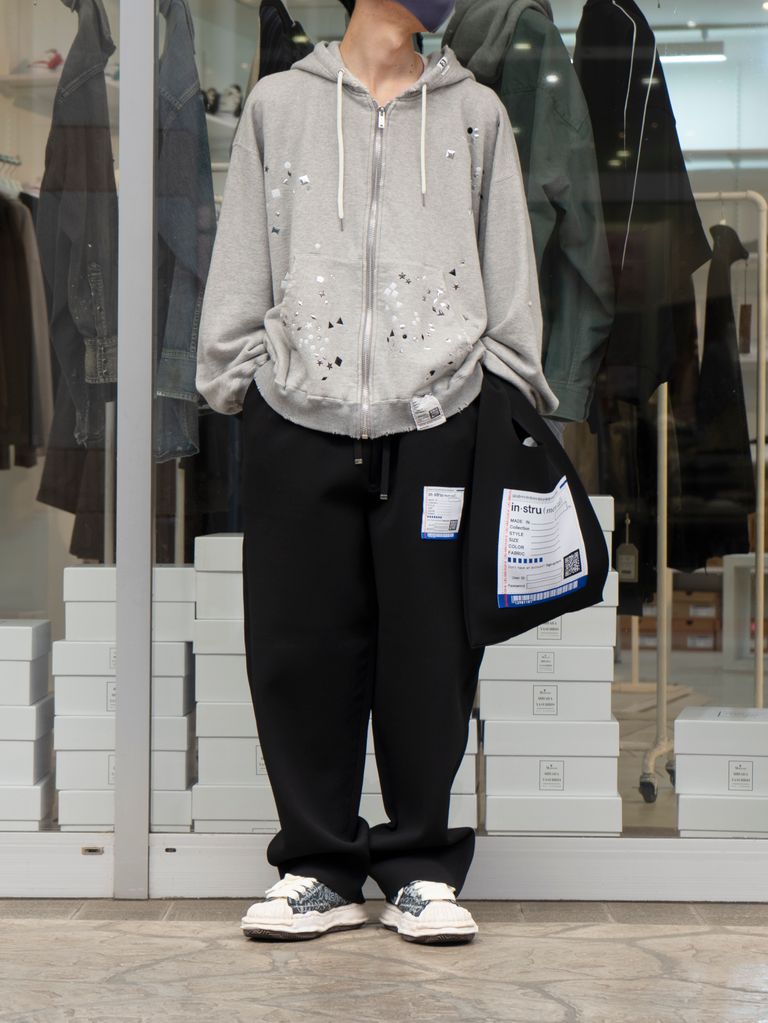 日常に溶け込むMAISON MIHARA YASUHIROの26SS最新スタイル