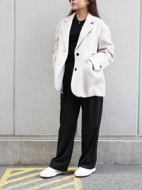抜け感のあるCLANEのジャケットを主役に新作コーデ