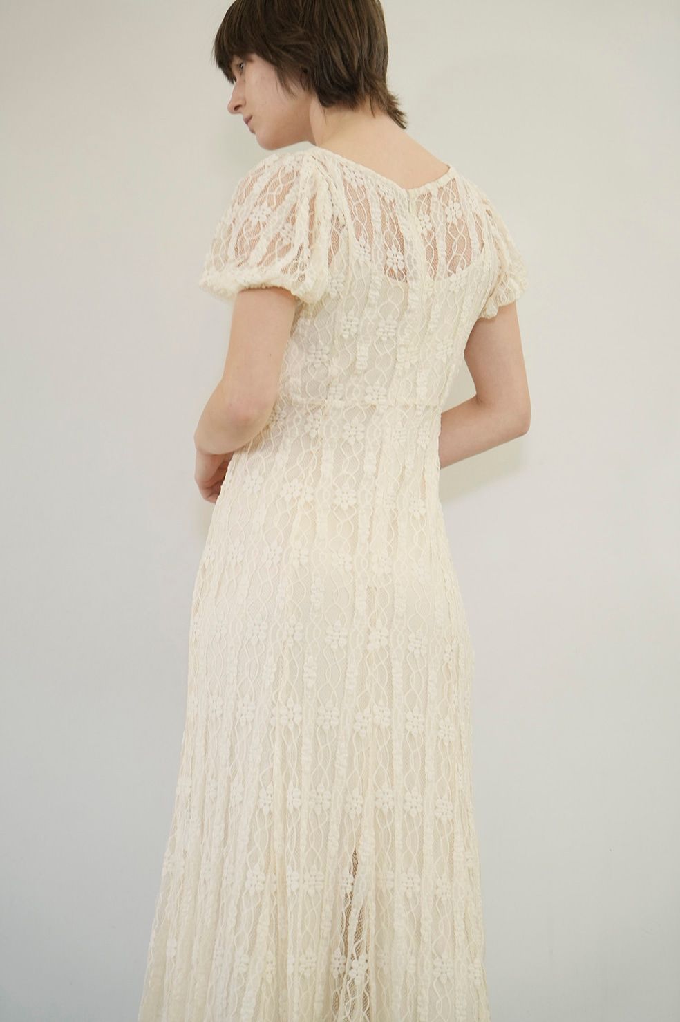 レース ミニパフ ワンピース - LACE MINI PUFF SLEEVE ONEPIECE - IVORY