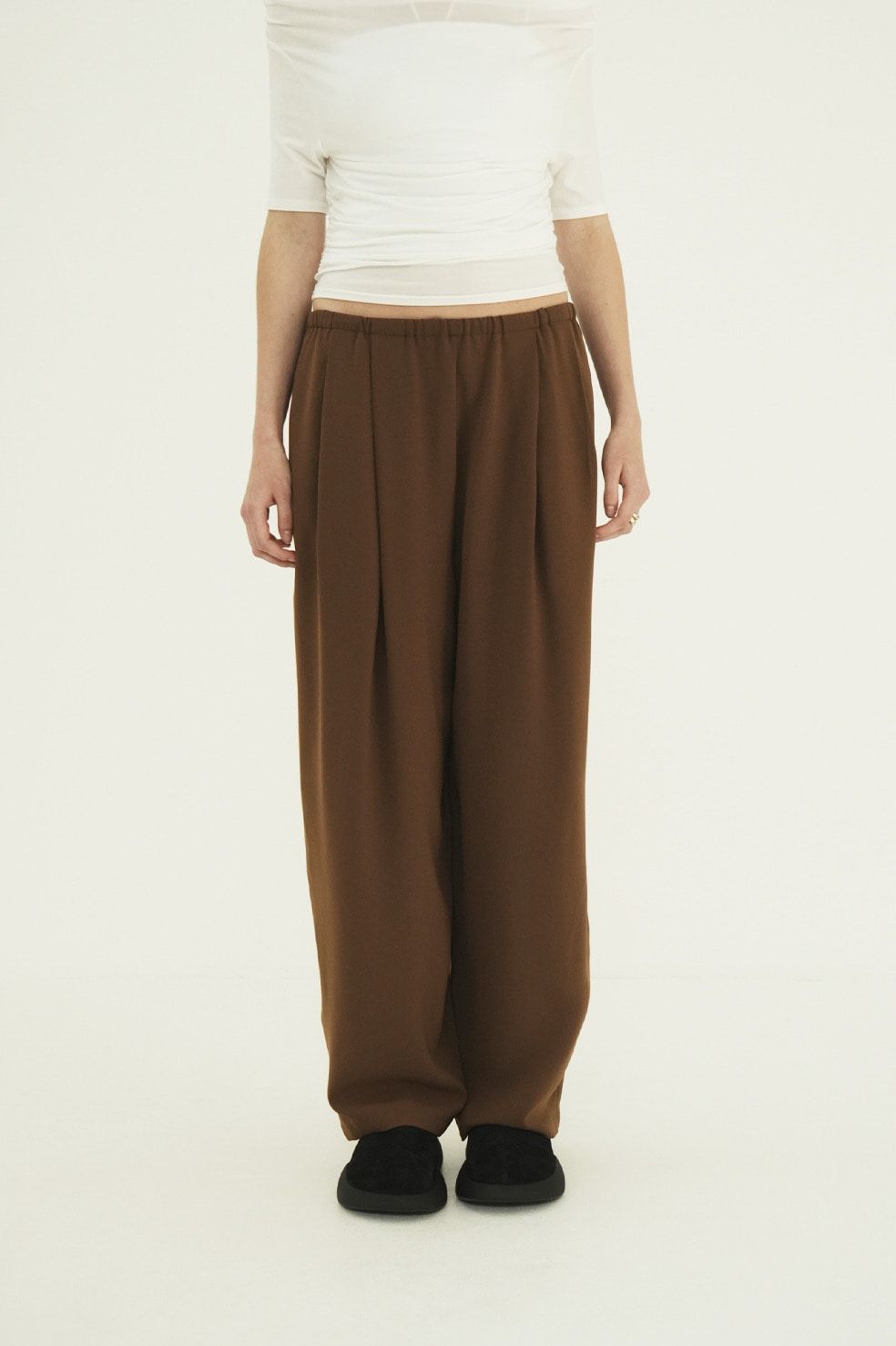 ドローストリングルーズタックパンツ - DRAWSTRING LOOSE TUCK PANTS(BROWN)