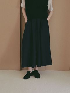 タックボリュームミディスカート （NAVY)