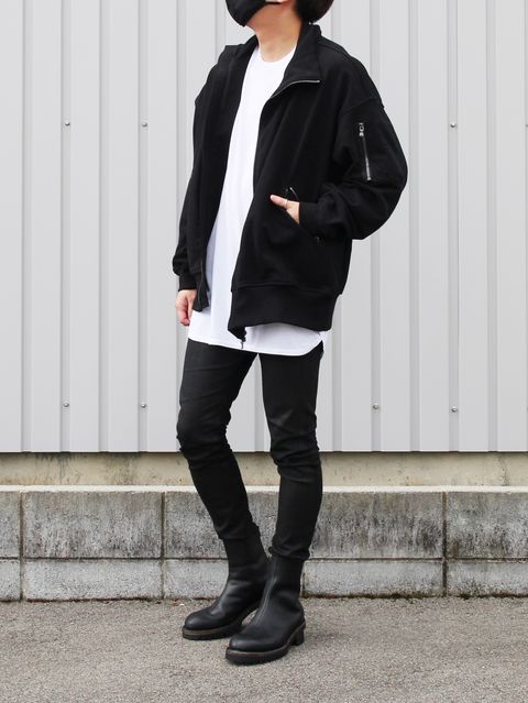 ”安定のWHITE×BLACK” ヴィリディアンの最新モードコーデ