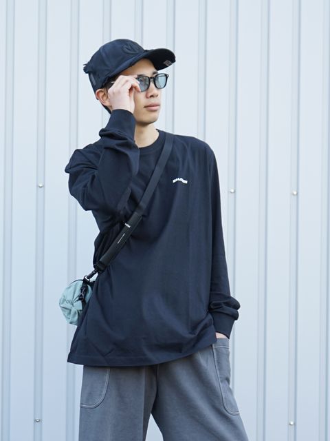 アクティブ＆モードに。サロモンを主役にした都会派アスレジャースタイル