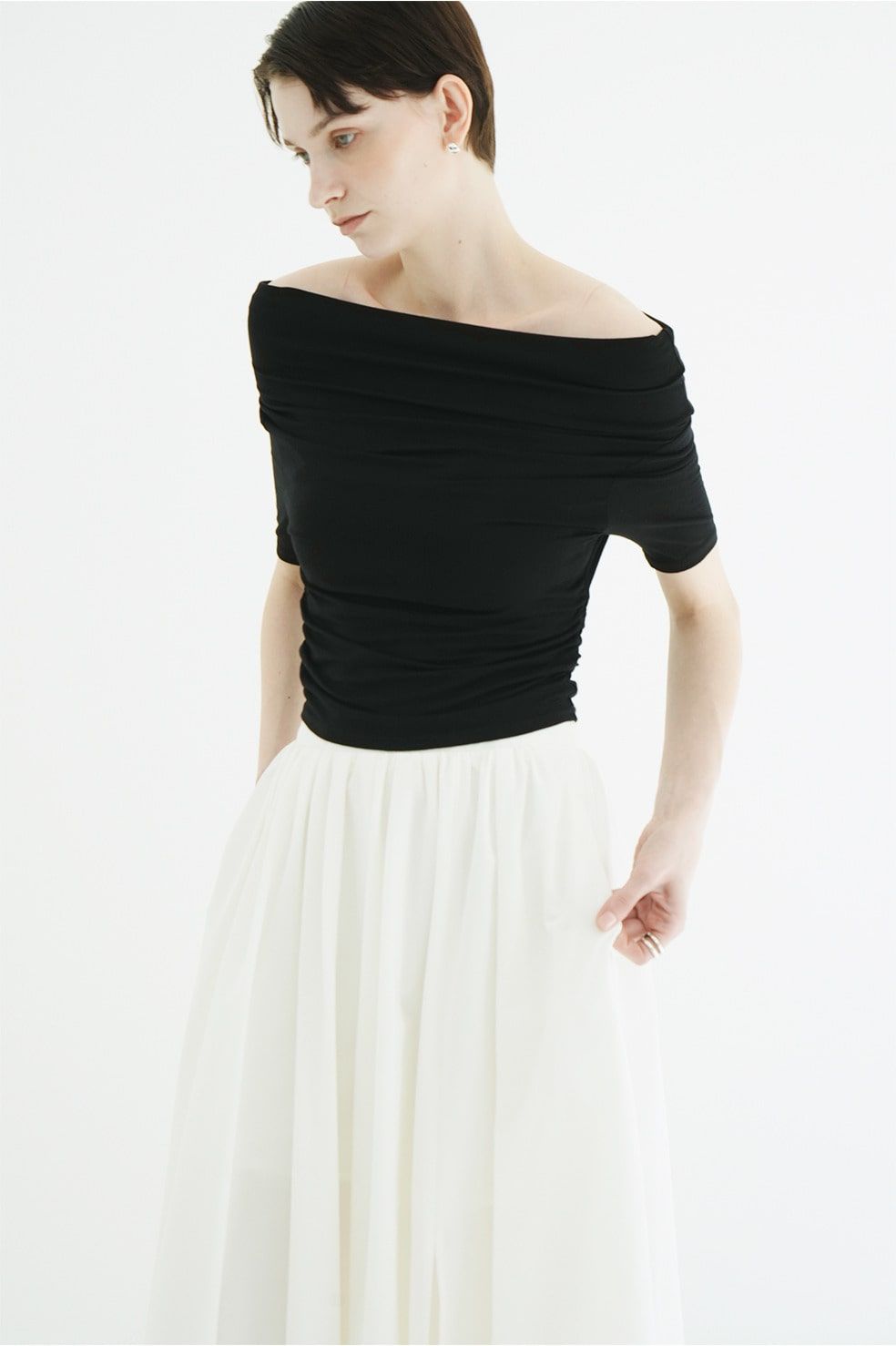 オフショルダートップス -  DRAPED OFF SHOULDER H/S TOPS(BLACK)