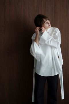 ウエスト リボン シェイプ シャツ  -  WAIST RIBBON SHAPE SHIRT WHITE