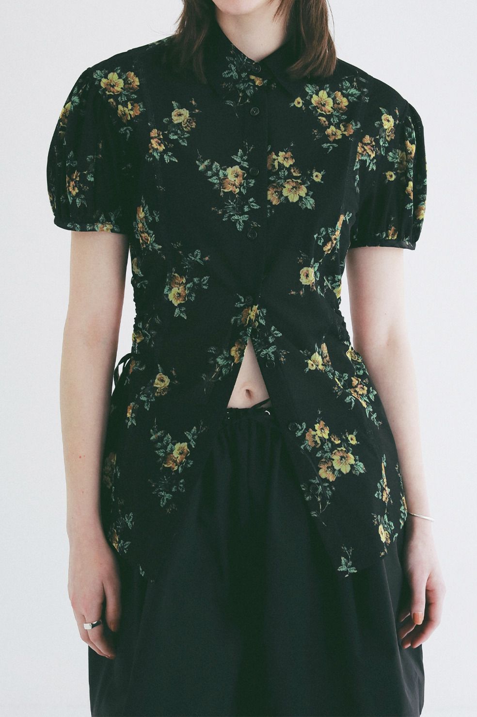 チュールフローラルシャツ - FLOWER SIDE HOLE SHIRTS (BLACK)