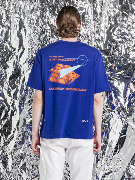 バックプリントTシャツ - METHOLOGY GRAPHIC T-SHIRT BLUE