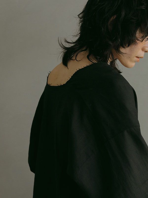 Vネックカットオフブラウス - BLACK