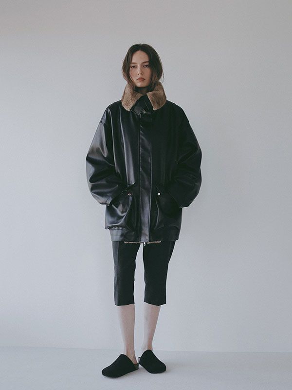 ファーカラーフェイクレザーブルゾン （BLACK)