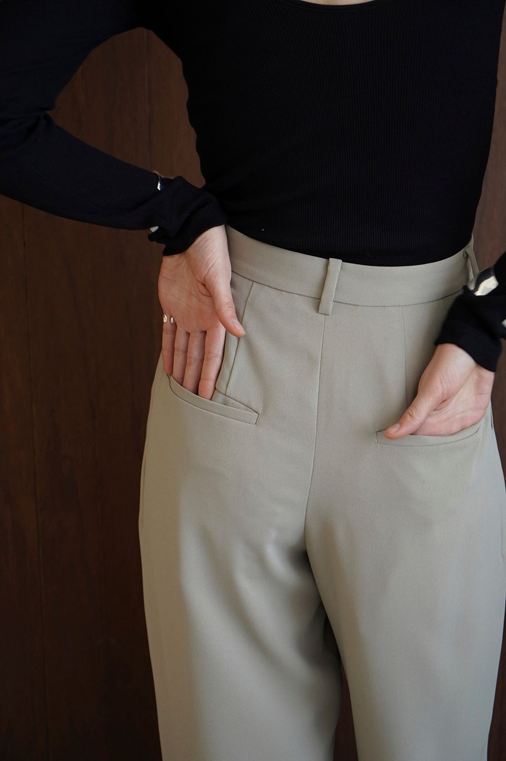 ベーシック タック パンツ - BASIC TUCK PANTS - BEIGE
