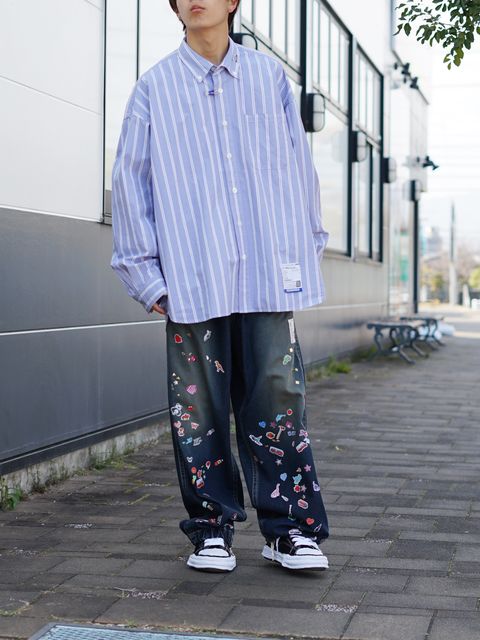 クリーンに着る,MIHARAのシャツ×ワイドデニムスタッフコーデ