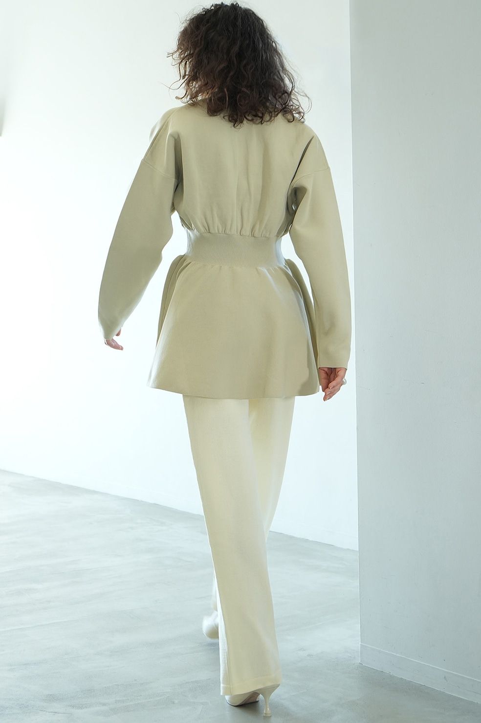 ペプラムニットカーディガン - WAIST SHAPE PEPLUM CARDIGAN - IVORY