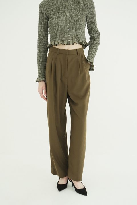 【26AW】ベーシックタックパンツ - BASIC TUCK PANTS (KHIKI)