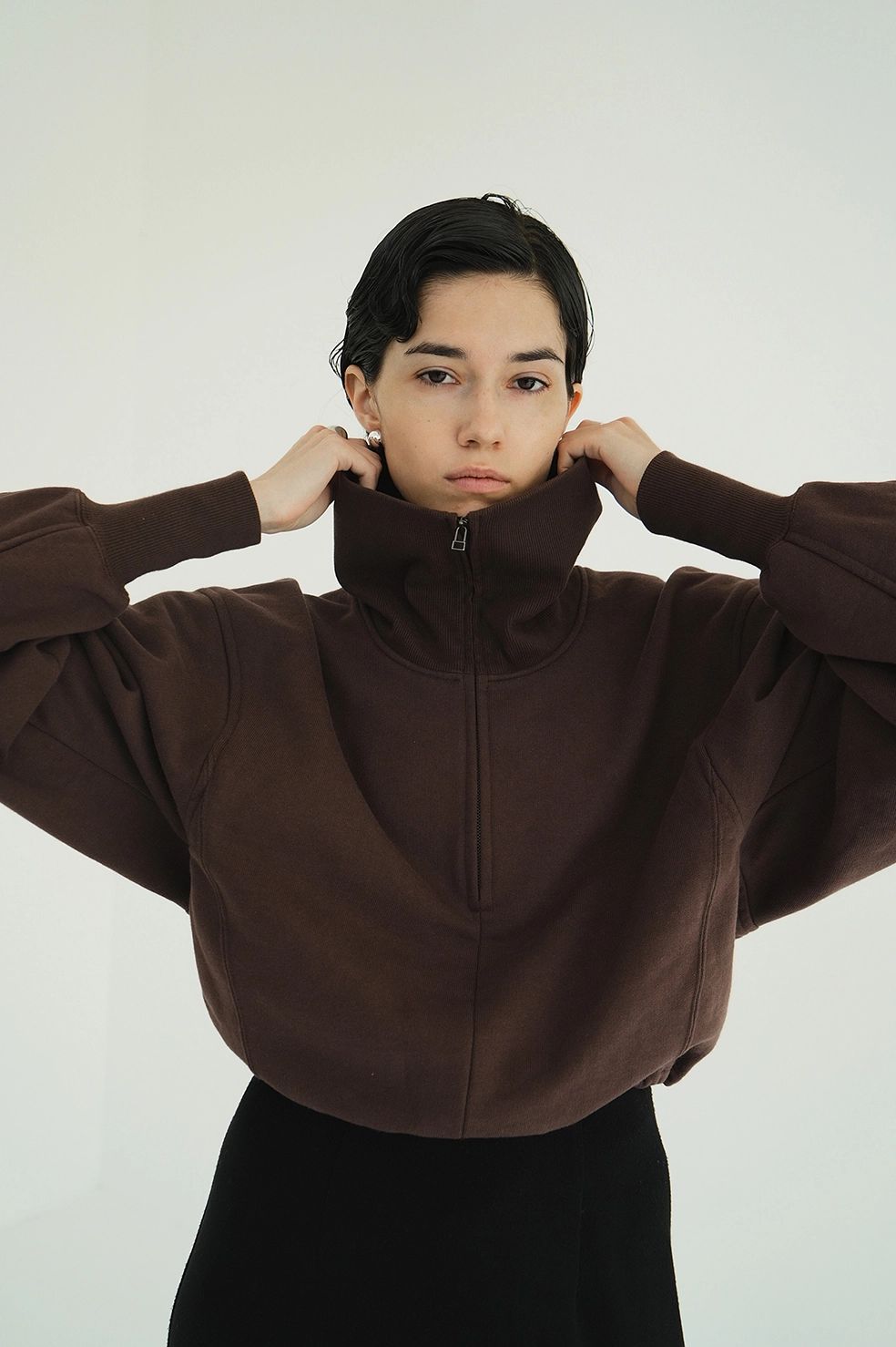 ハーフジップショートトップス｜ HALF ZIP SHORT TOPS (BROWN)