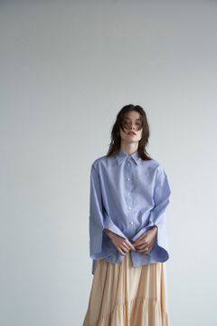 ROUND SLIT BELL SLEEVE SHIRT - STRIPE