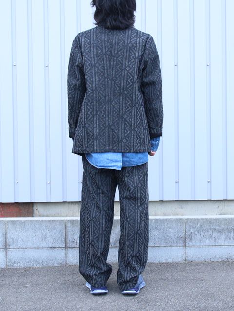 立体的なジオメトリック SEVEN BY SEVENの新作セットアップスタイル