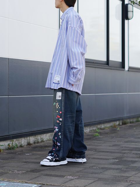 クリーンに着る,MIHARAのシャツ×ワイドデニムスタッフコーデ