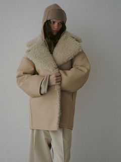 リバーシブルムートンミドルコート -  BEIGE