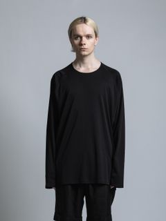 『ジャケット×リュック』 定番スタイルはミニマルなデザインで統一