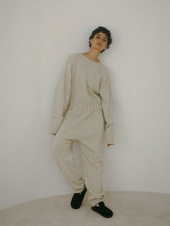 Vネックニットオールインワン - BEIGE