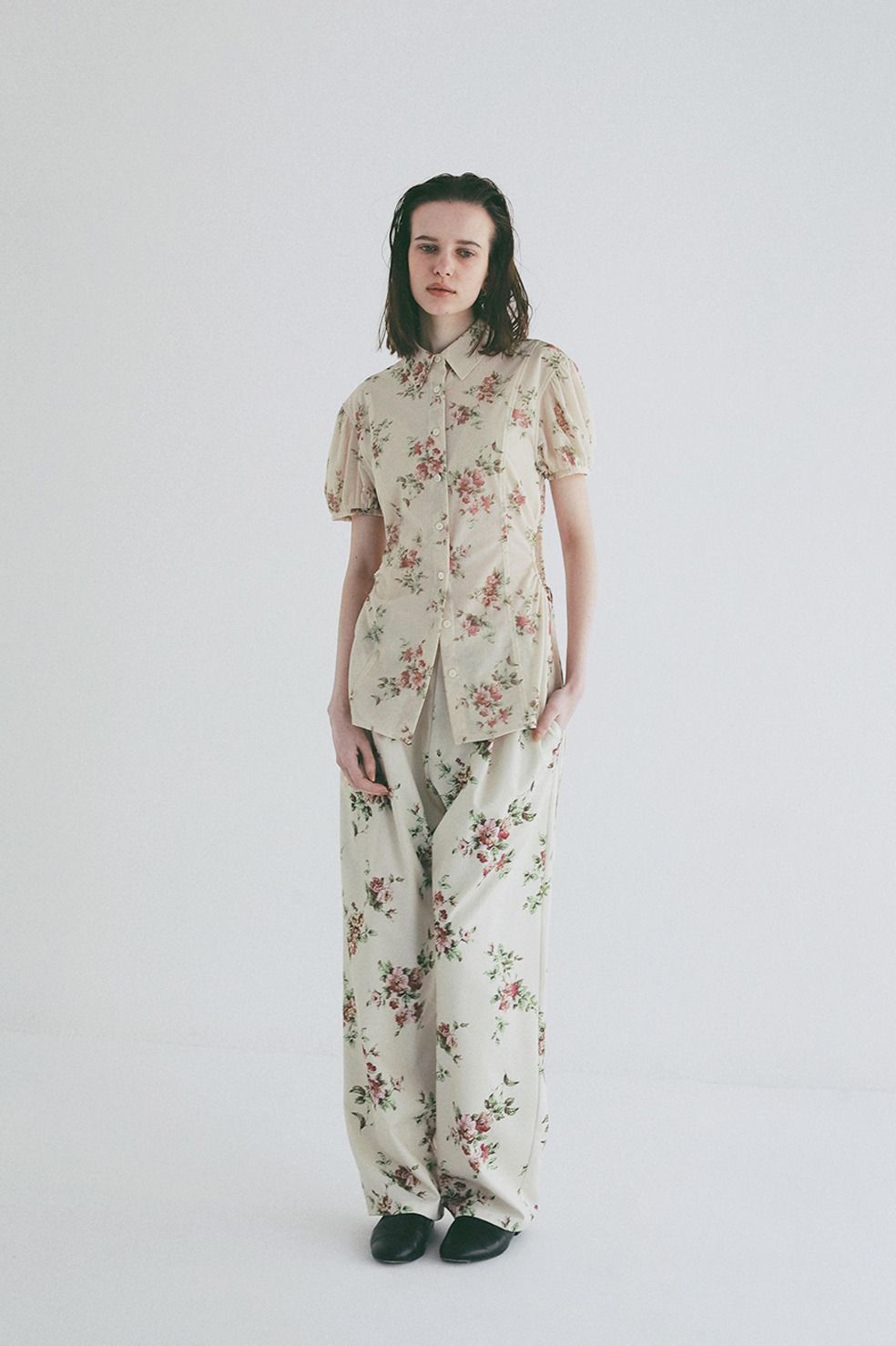 チュールフローラルシャツ - FLOWER SIDE HOLE SHIRTS (BEIGE)