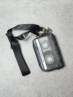 ストラップ付 カセットテープ ウォレット / 財布
