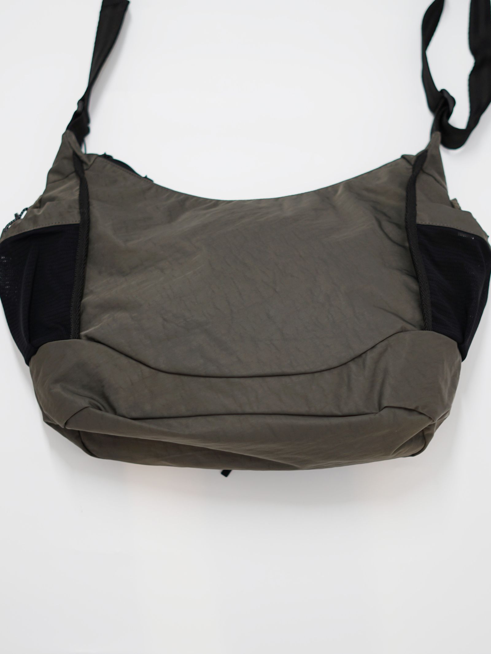 TEXTURED TWILL 2 WAY SHOULDER TOTE / エフシーイー テクスチャード ツイル 2ウェイ ショルダー トート（CHARCOAL）