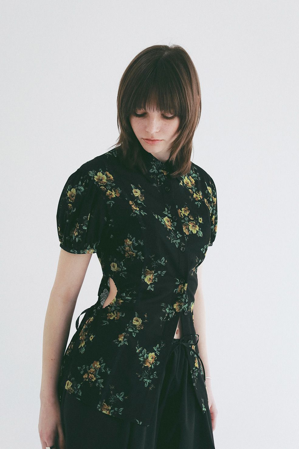 チュールフローラルシャツ - FLOWER SIDE HOLE SHIRTS (BLACK)