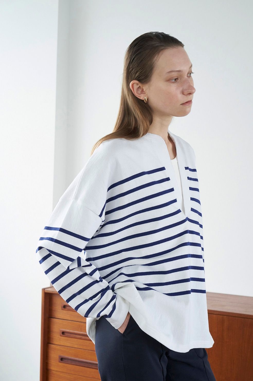 CLANE - WIDE HENRY NECK BORDER TOPS - WHITE | ADDICT WEB SHOP