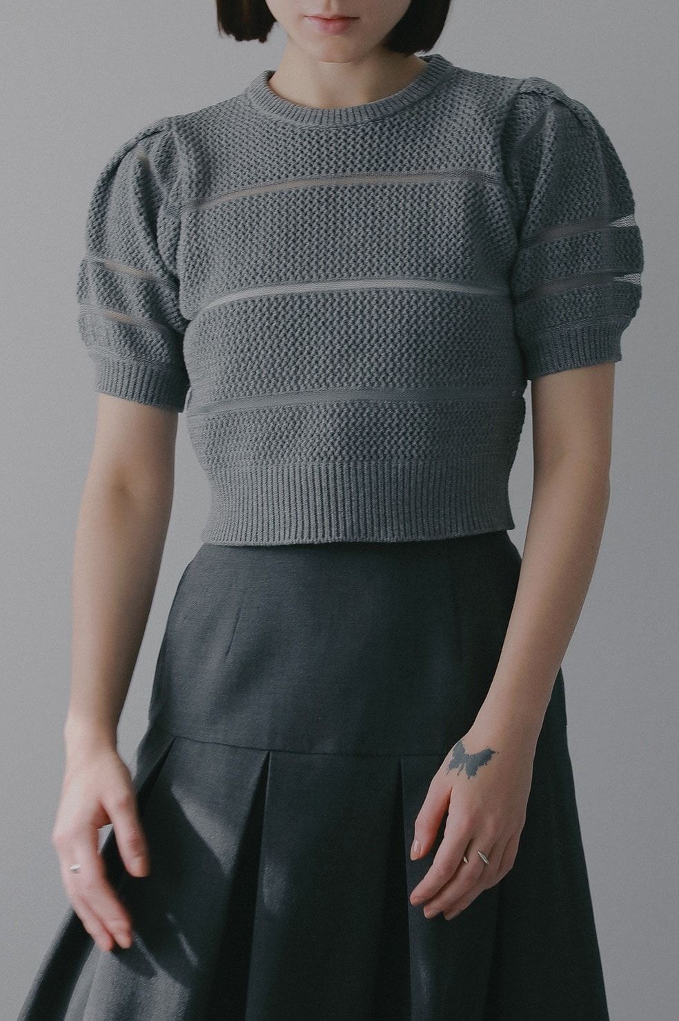 ショート丈ニットトップス - OPENWORK KNIT SHORT TOPS (GREY)