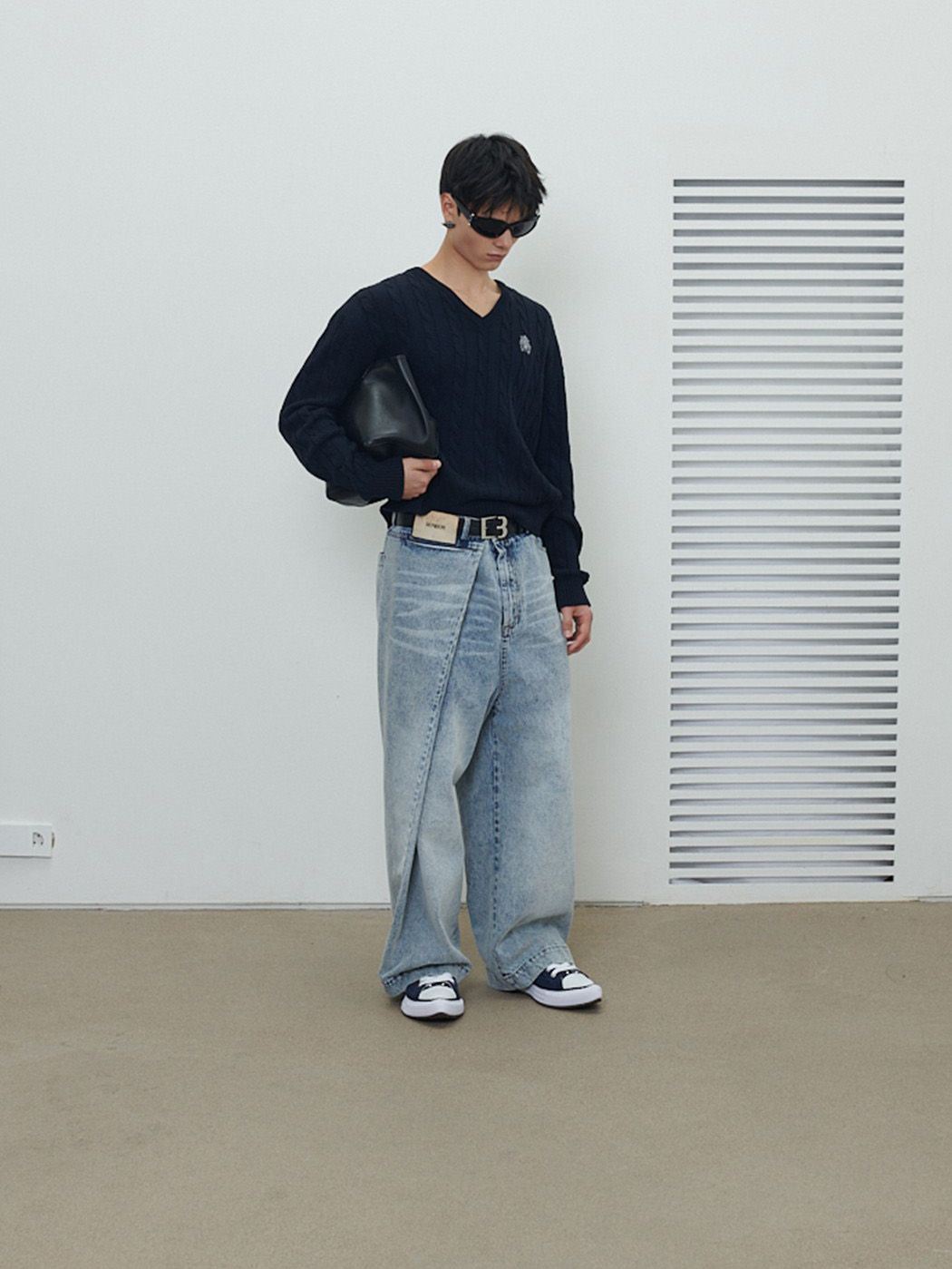 ニットプルオーバー - V-NECK CABLE KNIT SWEATER (BLACK)