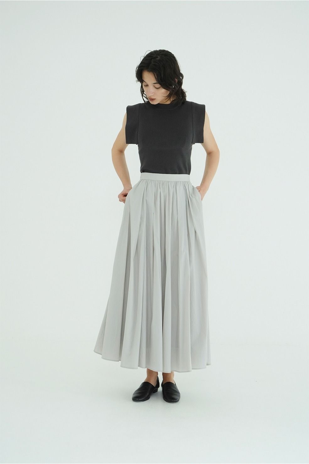 【26SS】 スクエアスリーブニットトップス - SQUARE SLEEVE KNIT TOPS (CHARCOAL GRAY)