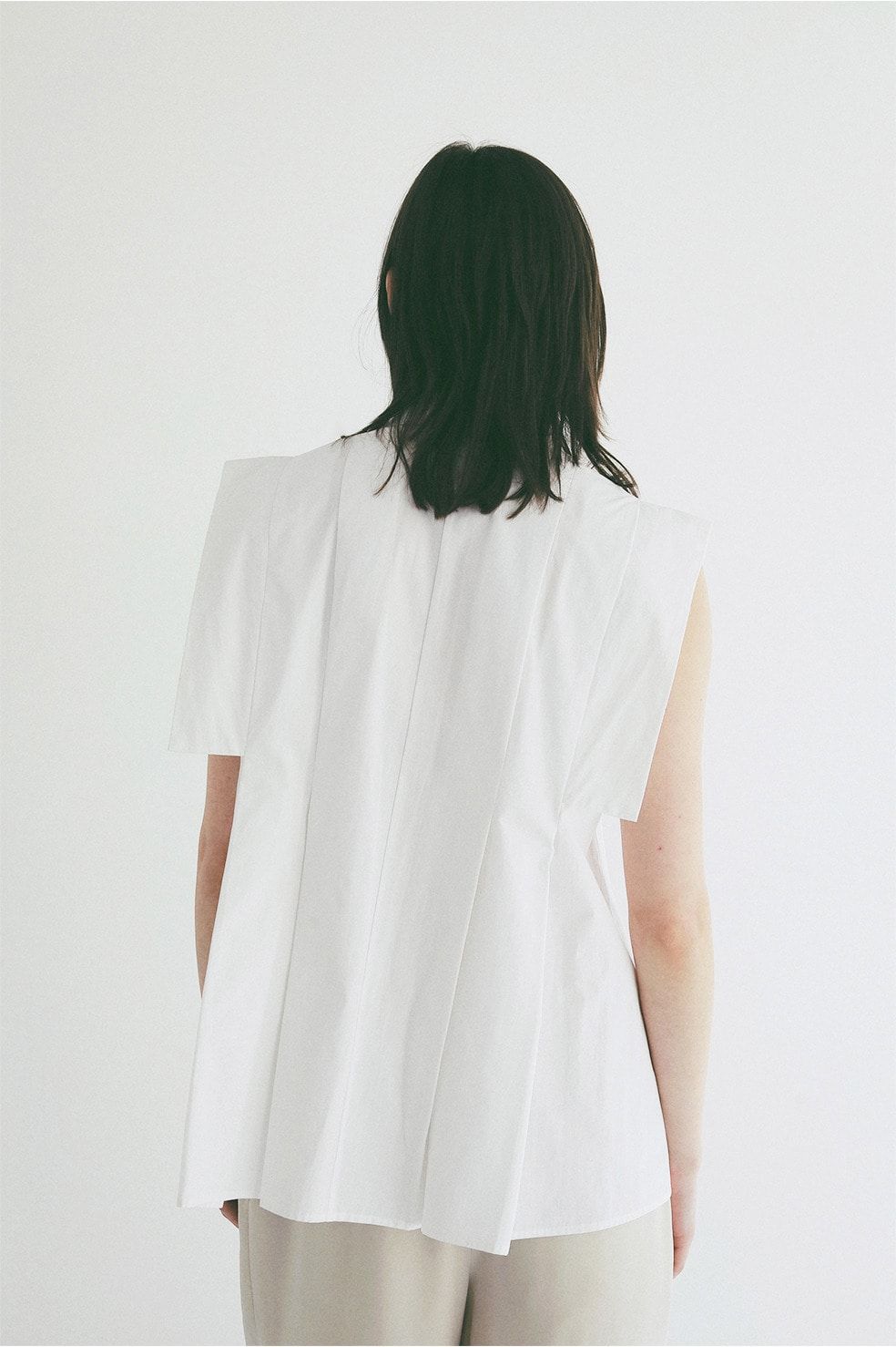 パネルプリーツ スクエアスリーブシャツ - PANELL PLEAT SQUARE SLEEVE SHIRTS (WHITE)