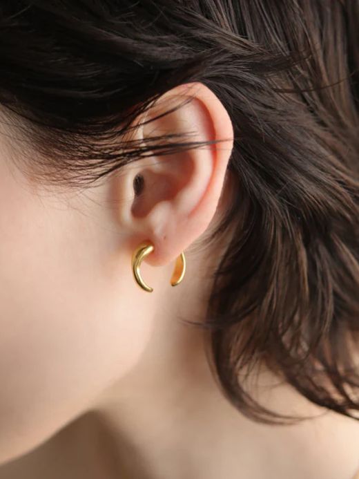 【両耳用】ワープピアス GD ゴールド シンプル デザイン ユニセックス アクセサリー