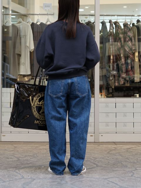 VAQUERA × MOUSSYで魅せるロゴコーデ