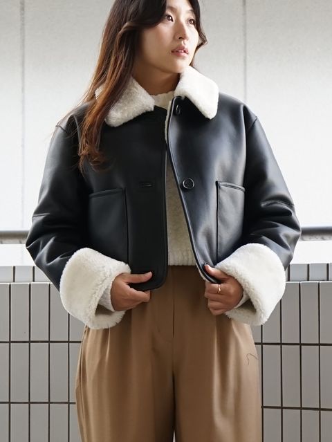 防寒性にも優れたCLANEのレザースタイル