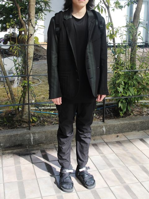 『ジャケット×リュック』 定番スタイルはミニマルなデザインで統一