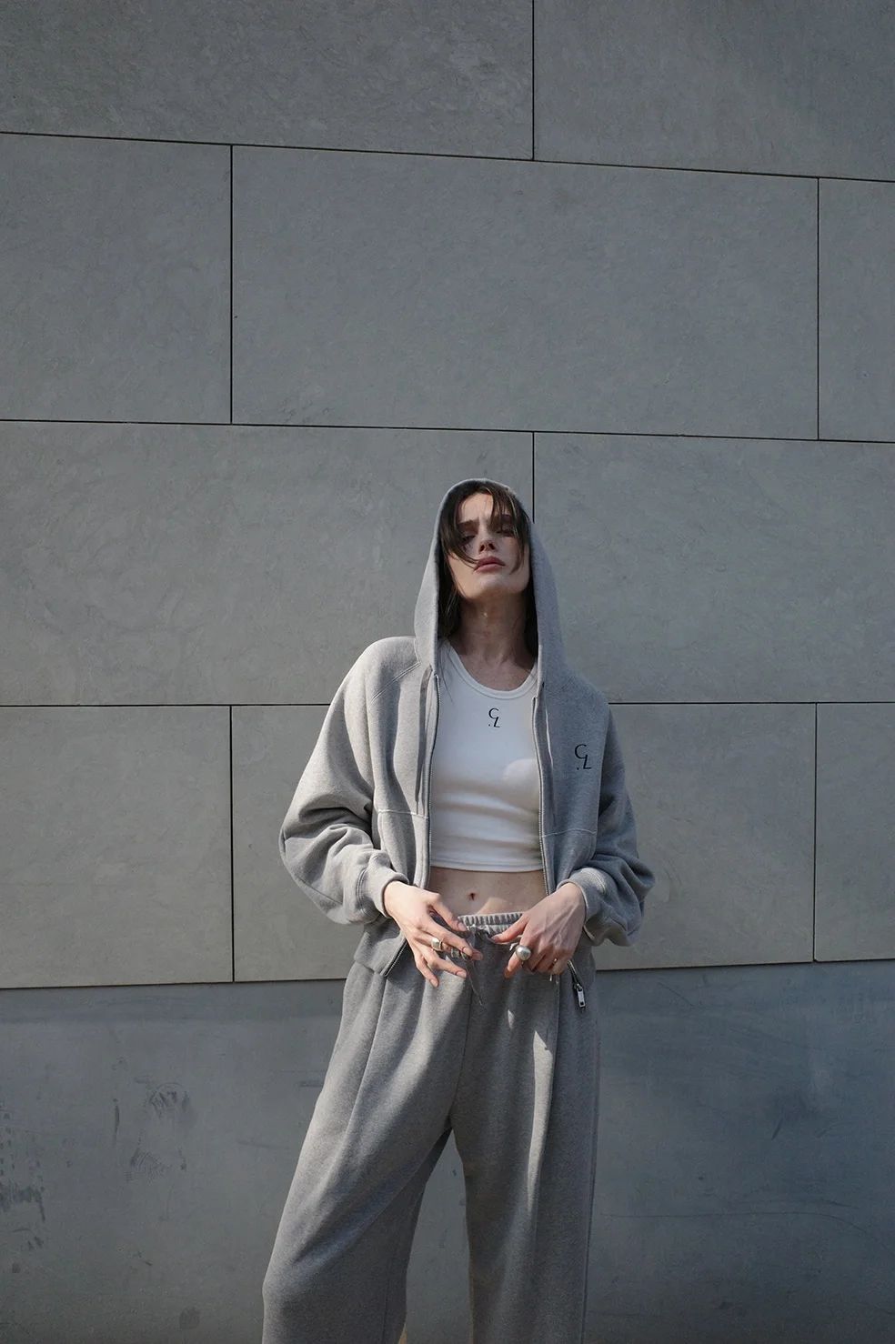 【3色展開】 フルジップフーディー - LOGO COMPACT ZIP UP HOODIE