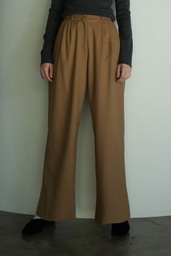 防寒性にも優れたCLANEのレザースタイル