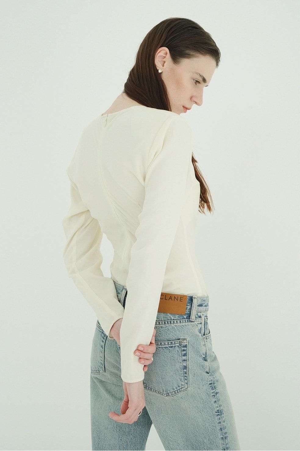 ブイネックボディスーツ - V NECK POWER SHOULDER BODYSUIT(IVORY)