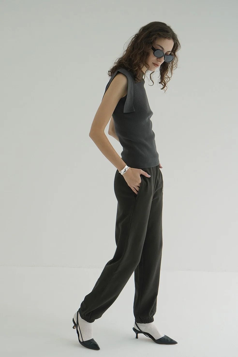 スクエアスリーブニットトップス | SQUARE SLEEVE KNIT TOPS - CHARCOAL GRAY