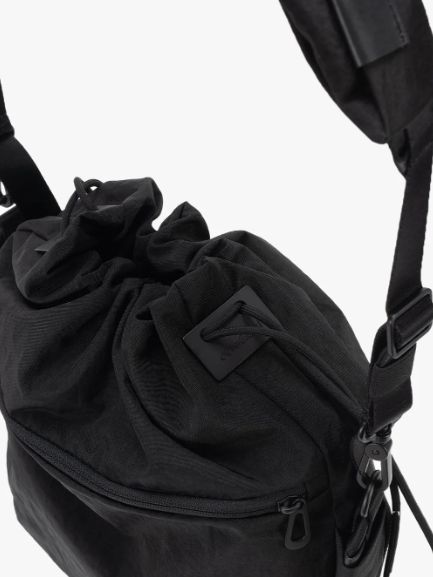 Uva Carbon Black | ドローストリングショルダーバッグ