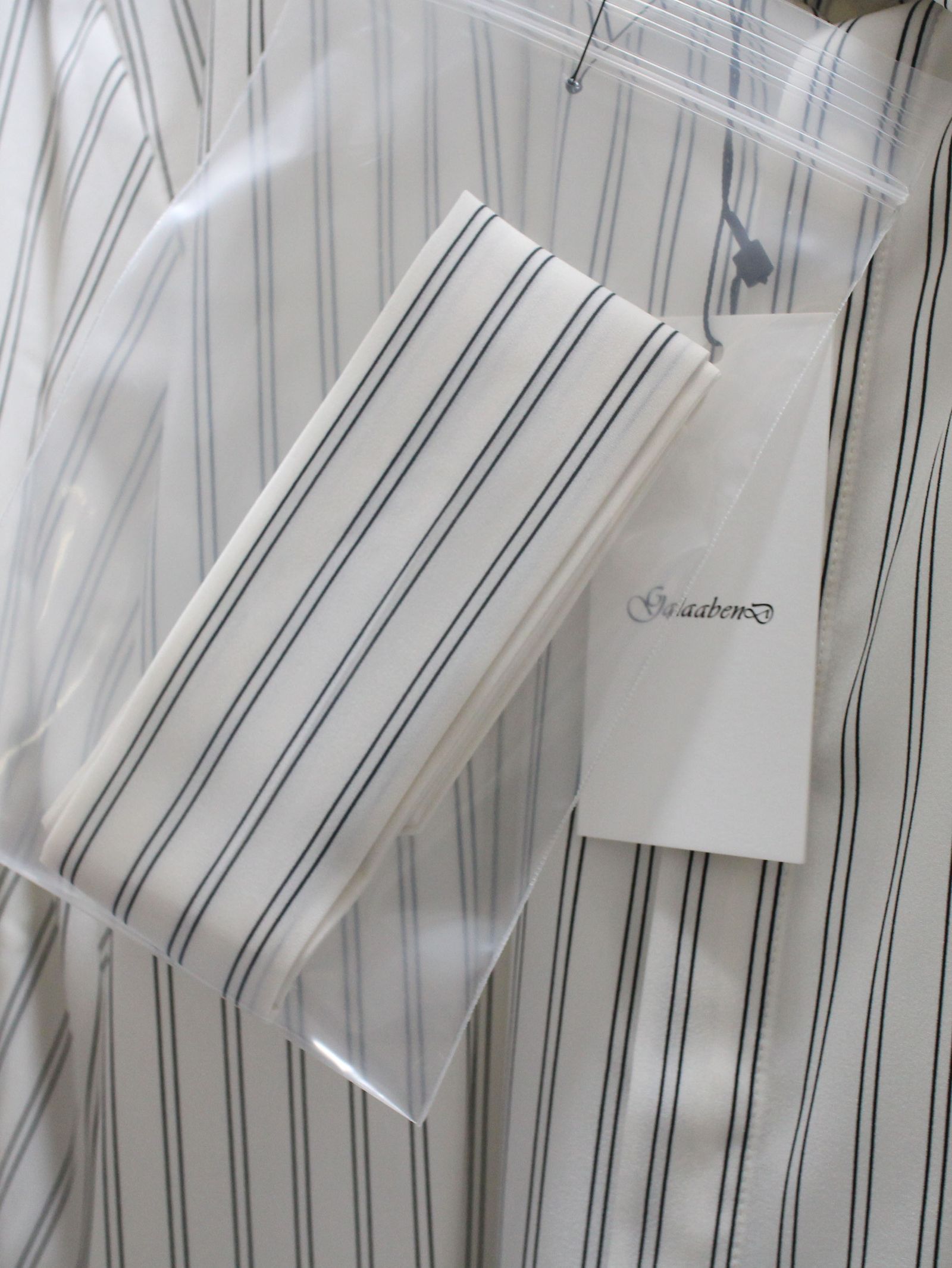 ダブルストライプデシン ボウタイ付きレギュラーシャツ - Regular Shirt with Scarf - OFF WHITE×BLACK