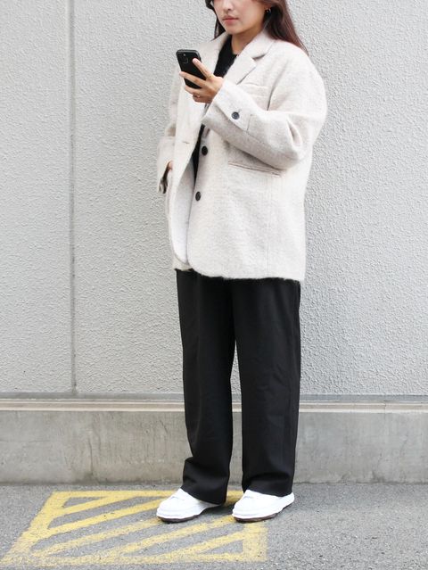 抜け感のあるCLANEのジャケットを主役に新作コーデ