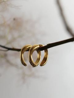 【両耳用】ワープピアス GD ゴールド シンプル デザイン ユニセックス アクセサリー
