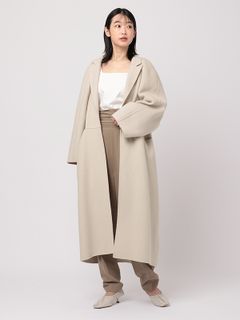 ベージュのコートで女性らしさ感じるエトレの新作コーデ
