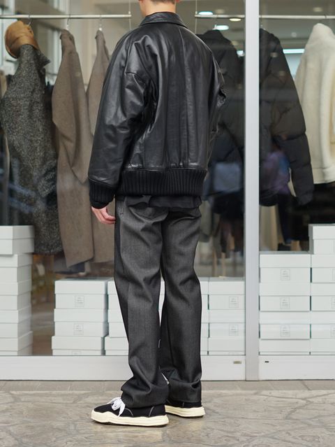 レザーを品よく着る、OVERCOATの大人スタイル