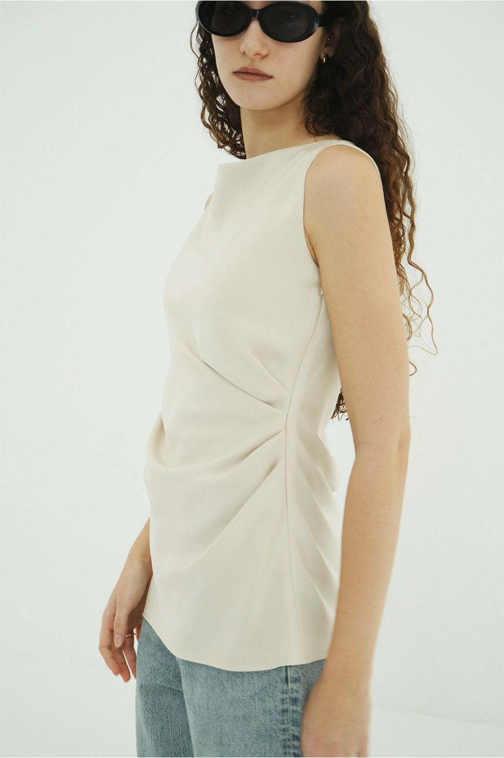 サテンドレープトップス - SATIN DRAPE TOPS (BEIGE)